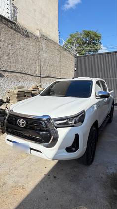 TOYOTA HILUX 2.8 D-4D TURBO DIESEL CD SR 4X4 AUTOMÁTICO